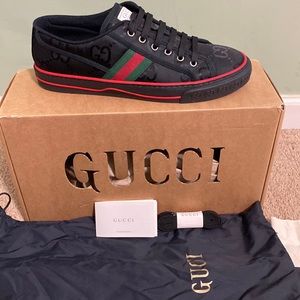 Gucci Tennis Shoe Size 9+ Very Nice